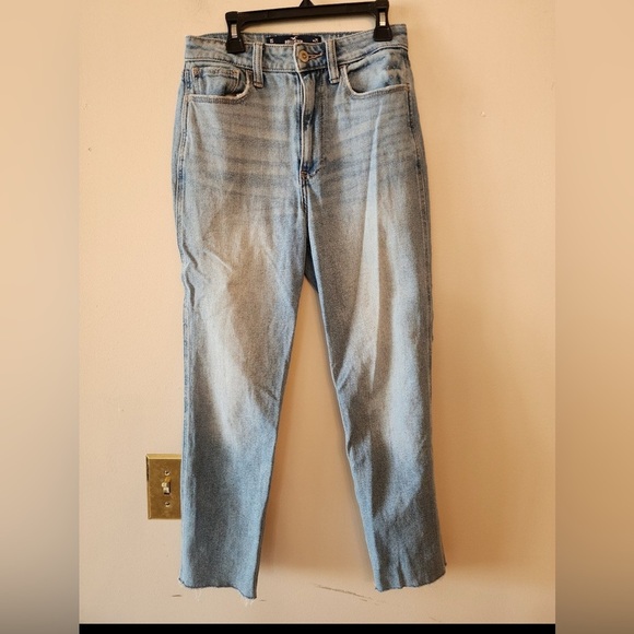 Hollister ultra high rise mom jeans size 1 short - Picture 1 of 3